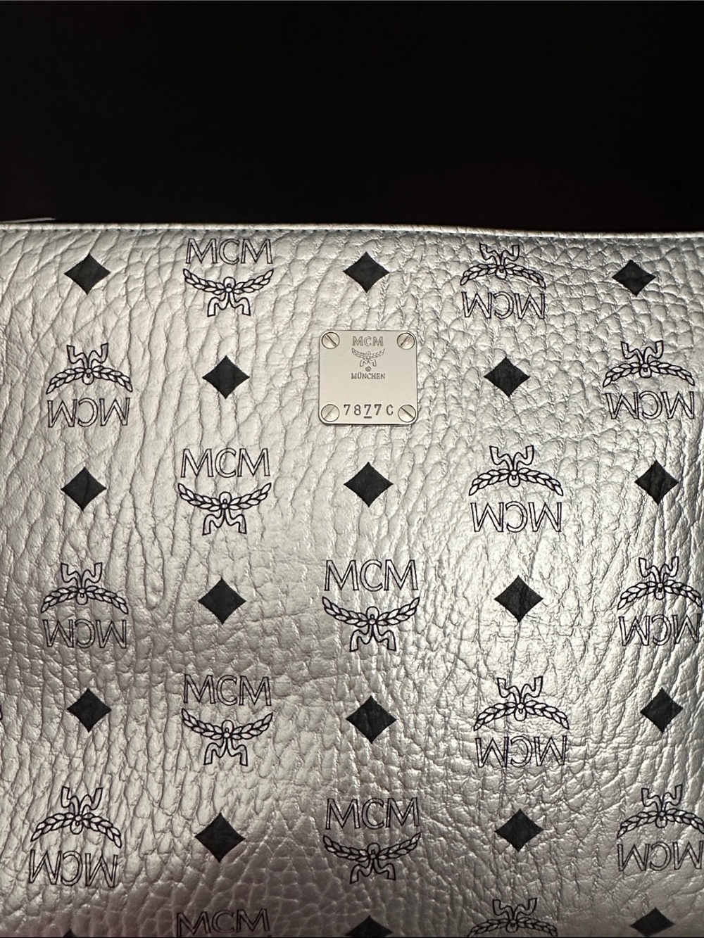 MCM Metallic Silver Logo Clutch - Picture 3 of 6